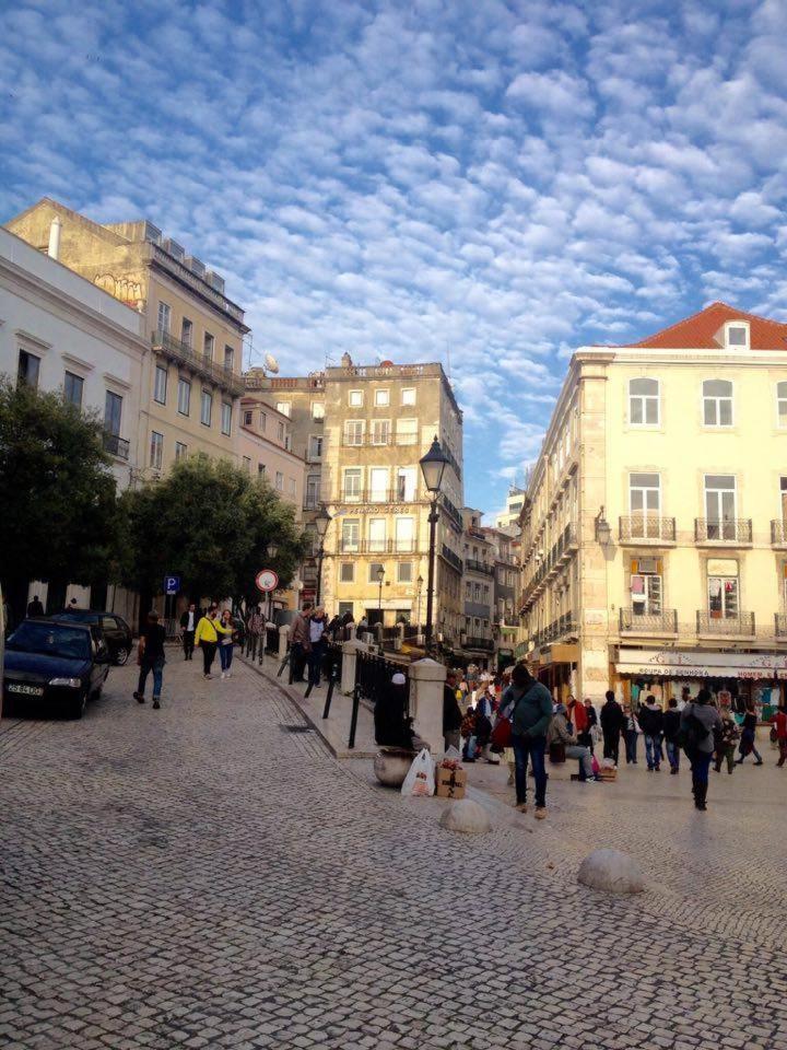 Charming Mansard In Pena Baixa Lisbon